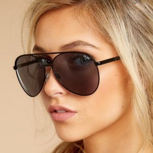 Quay Vivienne Sunglasses in Black/Smoke